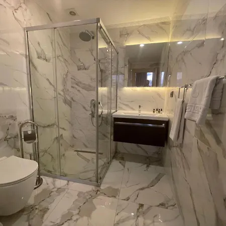 Hotel Le Luxe &