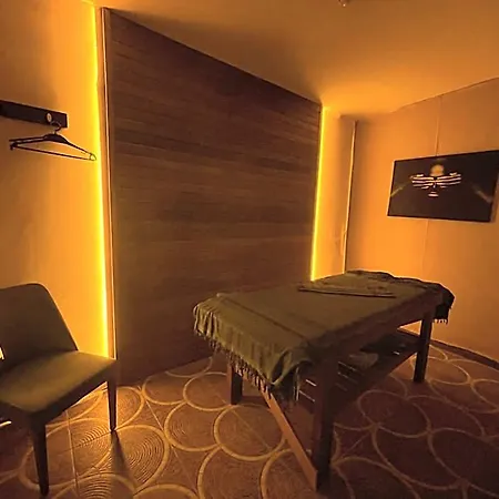 Отель Le Luxe
